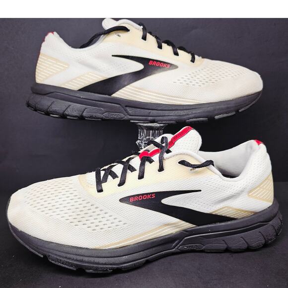 Brooks Men 10 Comfy footwear main image 8